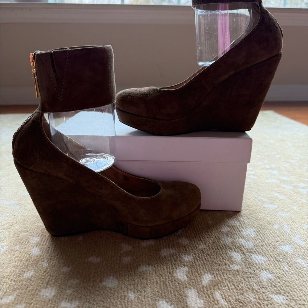 Envy Women’s Holster Taupe Wedges